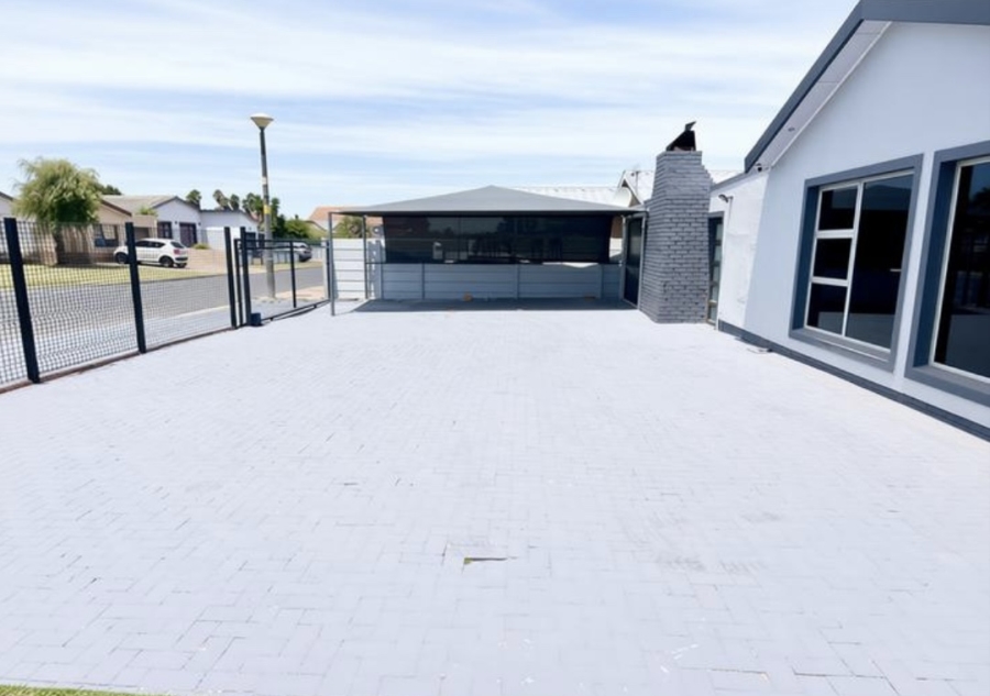 3 Bedroom Property for Sale in Bothasig Western Cape